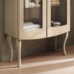 Viadurini Bathroom Badmöbel Stehend-Vitrine komplett mit zwei Türen und drei Glasböden, hergestellt in Italien – Candy