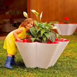 Vondom Gartenideen-Agatha Tisch und Blumentopf aus Polyethylen, modernes Design