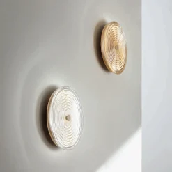 Viadurini Lighting Moderne Wandleuchten-Wandleuchte aus lackiertem Metall und Glas, verziert mit konzentrischen Linien – Hackberry