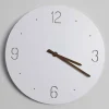Viadurini Time Design Wanduhren-Wanduhr im klassischen Design aus weißem, rundem, lasergeschnittenem Holz - gemütlich