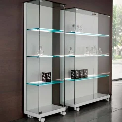 Viadurini Living Anrichte-Wandvitrine aus Glas und weißem Holz, Rädern und beleuchteten Regalen - Armilla