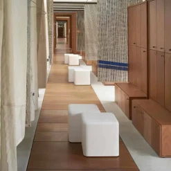 SLIDE Barhocker-Weicher, würfelförmiger Polyurethanhocker Soft Cube, hergestellt in Italien