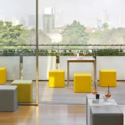 SLIDE Barhocker-Weicher, würfelförmiger Polyurethanhocker Soft Cube, hergestellt in Italien