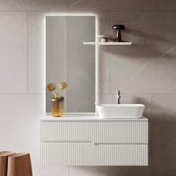 Viadurini Bathroom Badmöbel Hängend-Weiße Badezimmerkomposition mit Spiegel und Regal, hergestellt in Italien – Ares