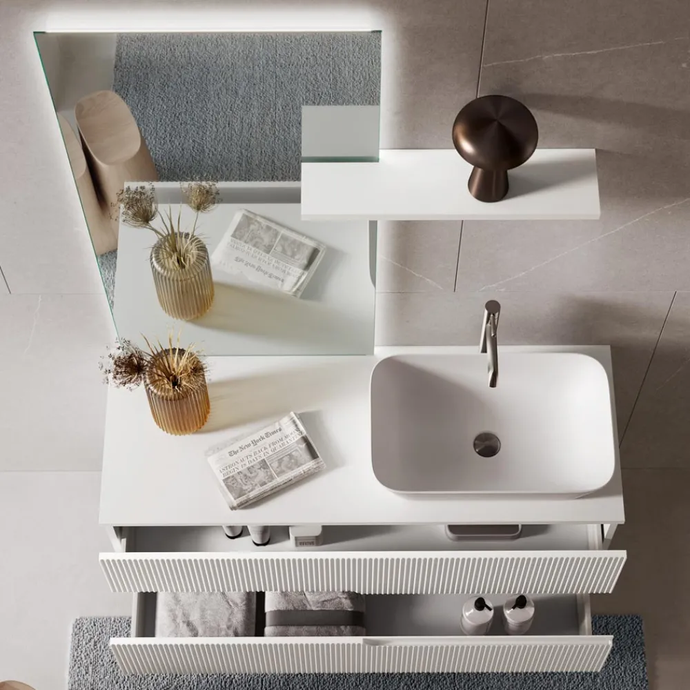 Viadurini Bathroom Badmöbel Hängend-Weiße Badezimmerkomposition mit Spiegel und Regal, hergestellt in Italien – Ares