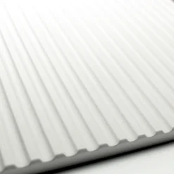 Viadurini Bathroom Badmöbel Hängend-Weiße Badezimmerkomposition mit Spiegel und Regal, hergestellt in Italien – Ares