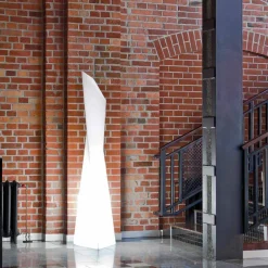 SLIDE Design Beleuchtung-Weiße prismenförmige Außenlampe Manhattan, hergestellt in Italien