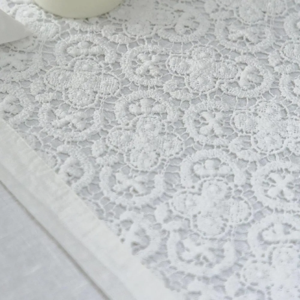 Viadurini Textile Runner-Weißer Tischläufer in gehäkelter Spitzenstickerei und Baumwollmischungskante - Giangi