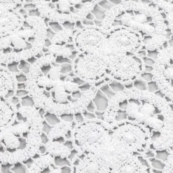 Viadurini Textile Runner-Weißer Tischläufer in gehäkelter Spitzenstickerei und Baumwollmischungskante - Giangi