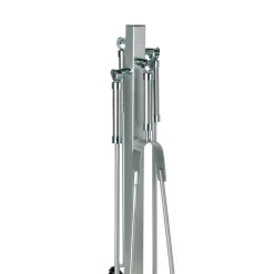 Viadurini Fire Design Kaminbesteck-Werkzeughalter mit Haken, Klemme, Kehrschaufel und Besen. Hergestellt in Italien – Geisha