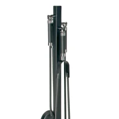 Viadurini Fire Design Kaminbesteck-Werkzeughalter mit Haken, Klemme, Kehrschaufel und Besen. Hergestellt in Italien – Geisha