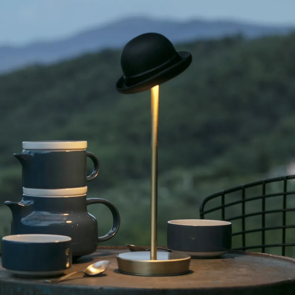 Viadurini Lighting Design Beleuchtung-Wiederaufladbare und kippbare Tischlampe von Magnet - Bombetta