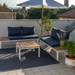 Viadurini in the Garden Garten Lounge Set-Wohnzimmer im Freien aus weißem Metall und Holz mit Sofas und Couchtisch - Brera