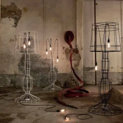 Viadurini Lighting Designer Stehlampen-Wohnzimmer Stehlampe 3 Lichter in Weiß oder Naturmetall Minimal Style - Styling