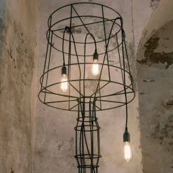 Viadurini Lighting Designer Stehlampen-Wohnzimmer Stehlampe 3 Lichter in Weiß oder Naturmetall Minimal Style - Styling