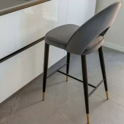 Viadurini Living Küchenhocker-Wohnzimmerhocker mit Metallstruktur und galvanisierten Messingspitzen - Sergei