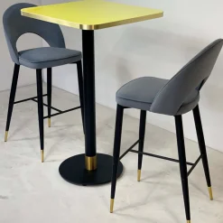 Viadurini Living Küchenhocker-Wohnzimmerhocker mit Metallstruktur und galvanisierten Messingspitzen - Sergei