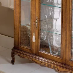 Viadurini Classic Vitrinen-Wohnzimmervitrine aus Holz mit Tür und 3 Schubladen Made in Italy - Richard