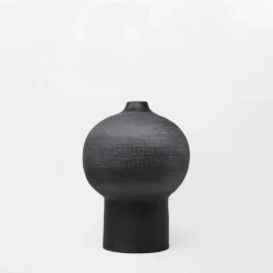 Viadurini Living Deko Vasen-Zusammensetzung von 4 dekorativen Vasen aus schwarzer und weißer Keramik - Calicanto