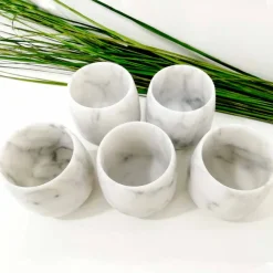 Viadurini Kitchen Gläser Set-Zusammensetzung von 2 Gläsern aus weißem Carrara-Marmor Made in Italy - Dolla