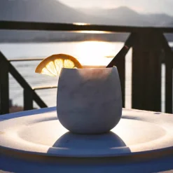 Viadurini Kitchen Gläser Set-Zusammensetzung von 2 Gläsern aus weißem Carrara-Marmor Made in Italy - Dolla